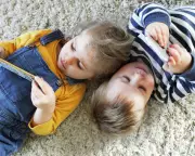 UK Toddlers' Screen Time Hits 127 Minutes Daily, Stunting Vocabulary