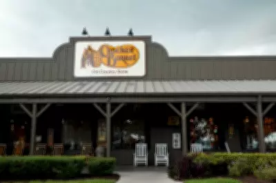 Cracker Barrel Implements Strict Staff Dining Rules Amid Financial Strain