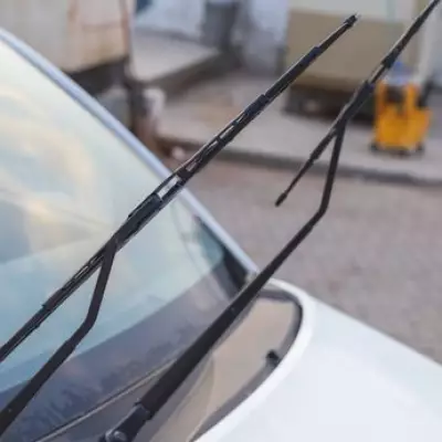RAC Warns Drivers: Never Use Windscreen Wipers on Frozen Glass This February