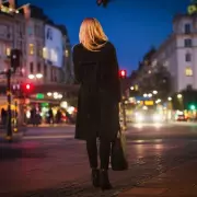 American Blogger Praises England's Walkable Cities, Contrasts US Car Dependency