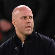 Arne Slot Responds to Rooney's Aura Criticism, Defends Premier League Record