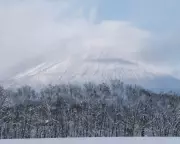 Australian Man Dies Skiing in Japan Amid Record Snowfall