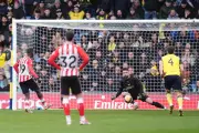 Controversial Penalty Seals Sunderland's FA Cup Progress at Oxford