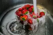 Experts Debunk Viral Fruit Washing Trends: Simple Hygiene Beats Fancy Sanitisers