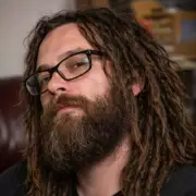 Father's Brain Tumour Symptoms Dismissed as Fatigue Before Seizure Diagnosis