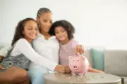 Financial Experts Urge Parents to Teach Kids Money Lessons at Home