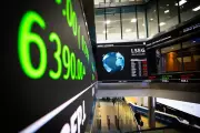 FTSE 100 Closes Lower as New York Tech Slump Weighs on Markets