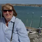 Holidaymaker Sues easyJet Holidays After Luggage Lost for 10 Nights in Tenerife