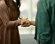 How Weak Social Ties Bridge Divides and Heal Political Polarisation