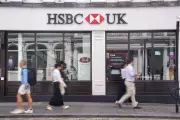 HSBC Cuts Senior Roles Early, Boosts Bonuses Amid Cost-Saving Drive
