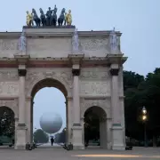Man Shot Dead by Police Near Arc de Triomphe After Alleged Knife Attack