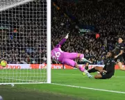 Manchester City Narrow Gap to Two Points with Semenyo's Decisive Strike Against Leeds