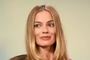 Margot Robbie Reveals Male Co-Star Gave Her Weight-Loss Book Early in Career