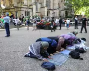 Police Disruption of Muslim Prayers in Sydney Sparks Calls for Public Apology