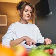 Professor's 10-Minute Vegetable Prep Rule Boosts Anti-Cancer Compounds