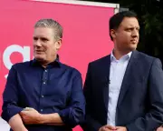 Sarwar's Swift U-Turn: Starmer Now Welcome to Campaign in Scotland