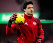 Senne Lammens Thrives in Premier League's Physical 'War' as Manchester United's Goalkeeper