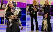 Sir Rod Stewart's Heartwarming Stage Moment with Daughter and Grandson in LA