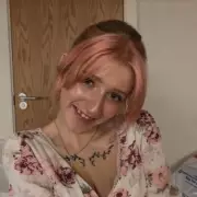 Student's Rare Illness Causes Tooth Loss, Faces Cruel Trolls and Misjudgment