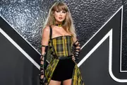 Taylor Swift Secures Historic Sixth Global Artist of the Year Award