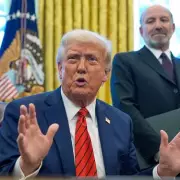 Trump Urged to Fire Commerce Secretary Lutnick Over Epstein Island Visit