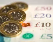 UK Annuity Sales Surge to £7.4bn Record Amid Inheritance Tax Changes