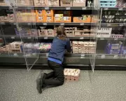 UK Retailers Plan Staff Hour and Job Cuts Amid Rising Employment Costs