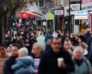 UK Workers Face Income Stagnation as Unemployment Hits Five-Year High