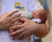 UK's 'Broken' Paternity Leave Blamed for Family Breakdowns, Study Reveals