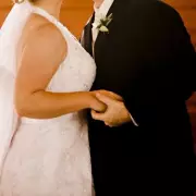 Wedding Photographer Reveals the Perfect Ceremony Time for a Banging Party