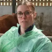 Yorkshire Vet Star Shona Searson Saves Suffocating Calf in Critical Farm Emergency