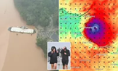 Cyclone Narelle Ravages Queensland, Threatens Northern Territory with Ongoing Danger