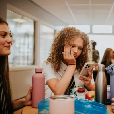 Experts Urge iPhone and Android Users to Act Now Against Hackers