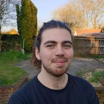 Master's Graduate Faces 500 Job Rejections, Forced onto Universal Credit