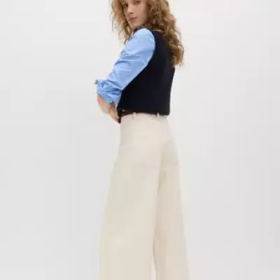 M&S Shoppers Flock to 'Perfect' £22 Jeans Deal with Cashback Bonus