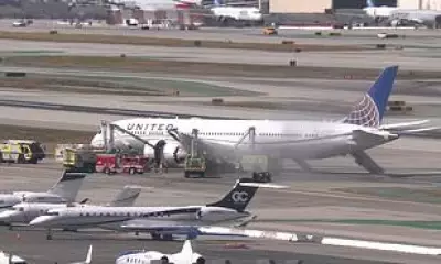 United Airlines Boeing 787 Makes Emergency Landing at LAX After Engine Failure