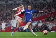 Arsenal and Chelsea Battle in Women's Champions League Quarter-Final First Leg