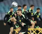 Australia Edges Cameroon 2-1 in Thrilling International Football Friendly