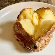 Chef's Secret: One Ingredient Transforms Baked Potatoes into Crispy Perfection
