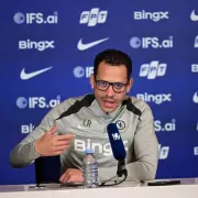 Chelsea Boss Rosenior Confirms Summer Transfer Talks Amid Palmer & Fernandez Speculation