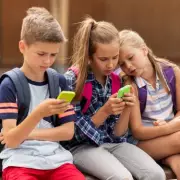 Cyber Expert: Society, Not Parents, to Blame for Unsafe Online World