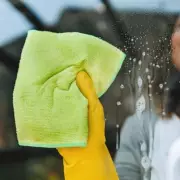 Ditch Vinegar for Magical Cornstarch Mix That Leaves Windows Streak-Free