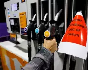 Fuel Price Relief Delayed: NSW Premier Urges Immediate Pass-Through of Excise Cut