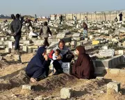 Gaza's Eid al-Fitr Marked by Mourning as Palestinians Visit Graves of War Victims