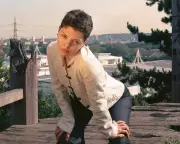 Gianna's Nostalgic Coffee-Shop Pop Revives 00s Boho Sound