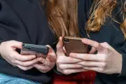 Google UK Chief Opposes Under-16 Social Media Ban, Warns of Risks