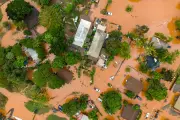 Hawaii Assesses Damage After Sudden Flooding Hits Honolulu Neighbourhood