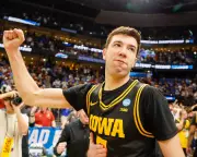 Iowa Stuns Florida in March Madness Upset with Last-Second Three-Pointer