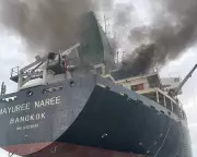 Iran Escalates Gulf Attacks, Warns of Long War and Global Economic Chaos