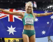 Jessica Hull Shatters 1500m World Record at World Athletics Indoor Championships